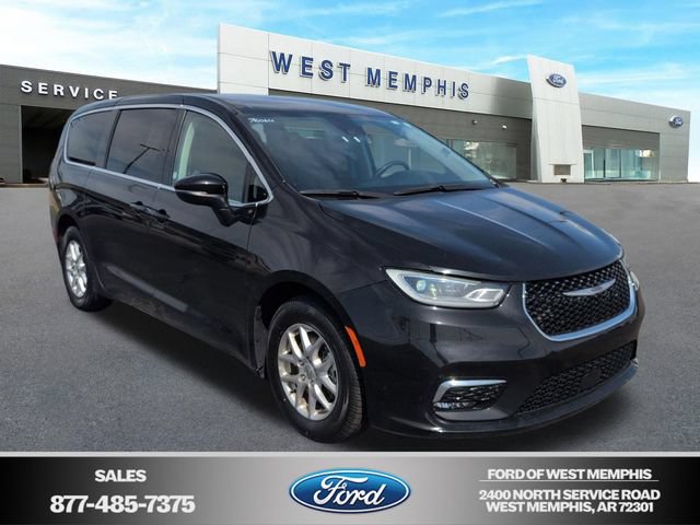 Used 2023 Chrysler Pacifica Touring-L