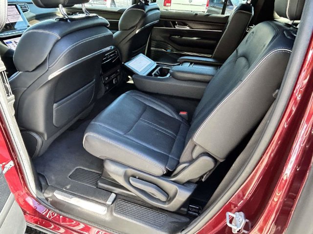 Used 2023 Jeep Grand Wagoneer Series II AWD/4WD image 13