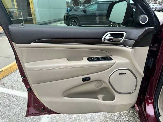 Used 2017 Jeep Grand Cherokee Overland w/ Jeep Active Safety Group image 35