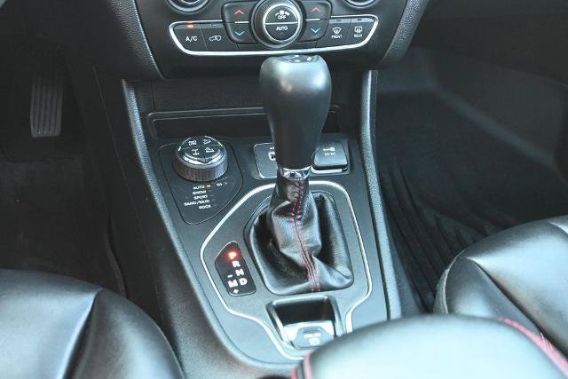 Used 2019 Jeep Cherokee Trailhawk w/ Comfort/Convenience Group AWD/4WD image 29