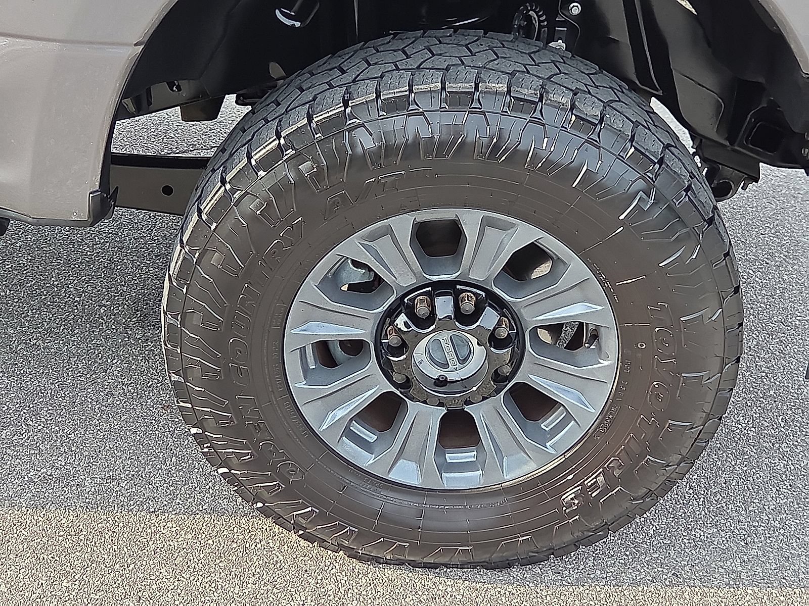 Certified 2022 Ford F250 Platinum w/ FX4 Off-Road Package AWD/4WD image 7