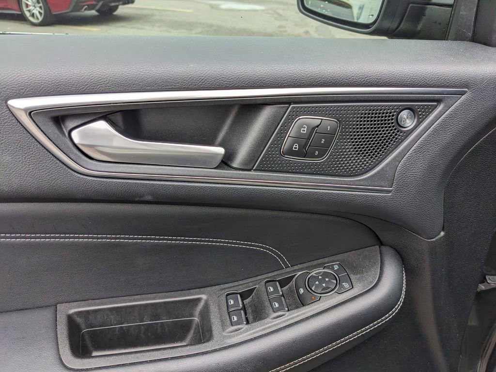 Certified 2022 Ford Edge Titanium w/ Equipment Group 301A image 20