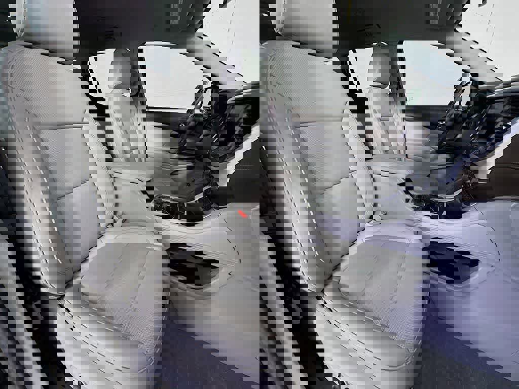 Used 2023 GMC Acadia SLT w/ Preferred Package image 18