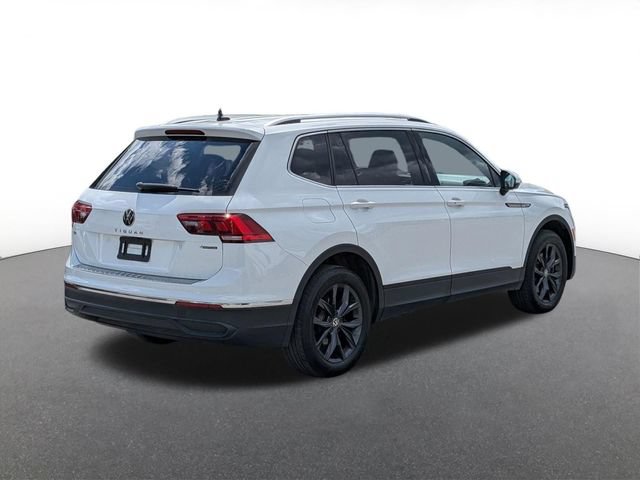 Used 2024 Volkswagen Tiguan SE AWD/4WD image 3