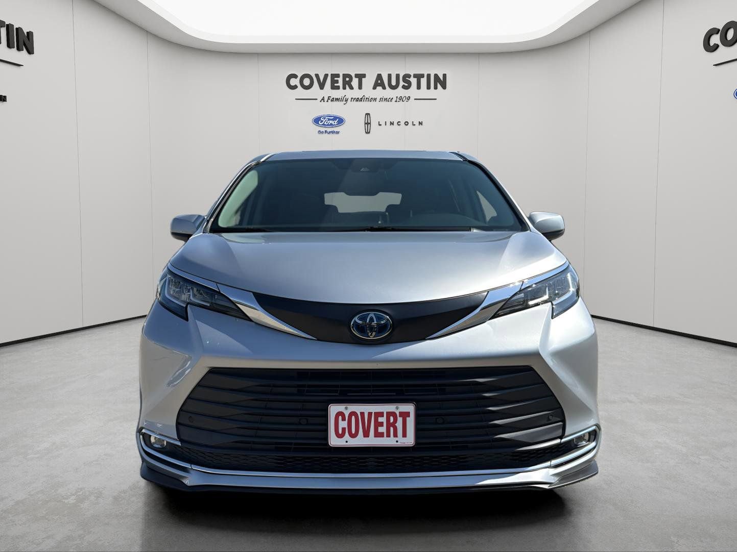 Used 2023 Toyota Sienna XLE image 8