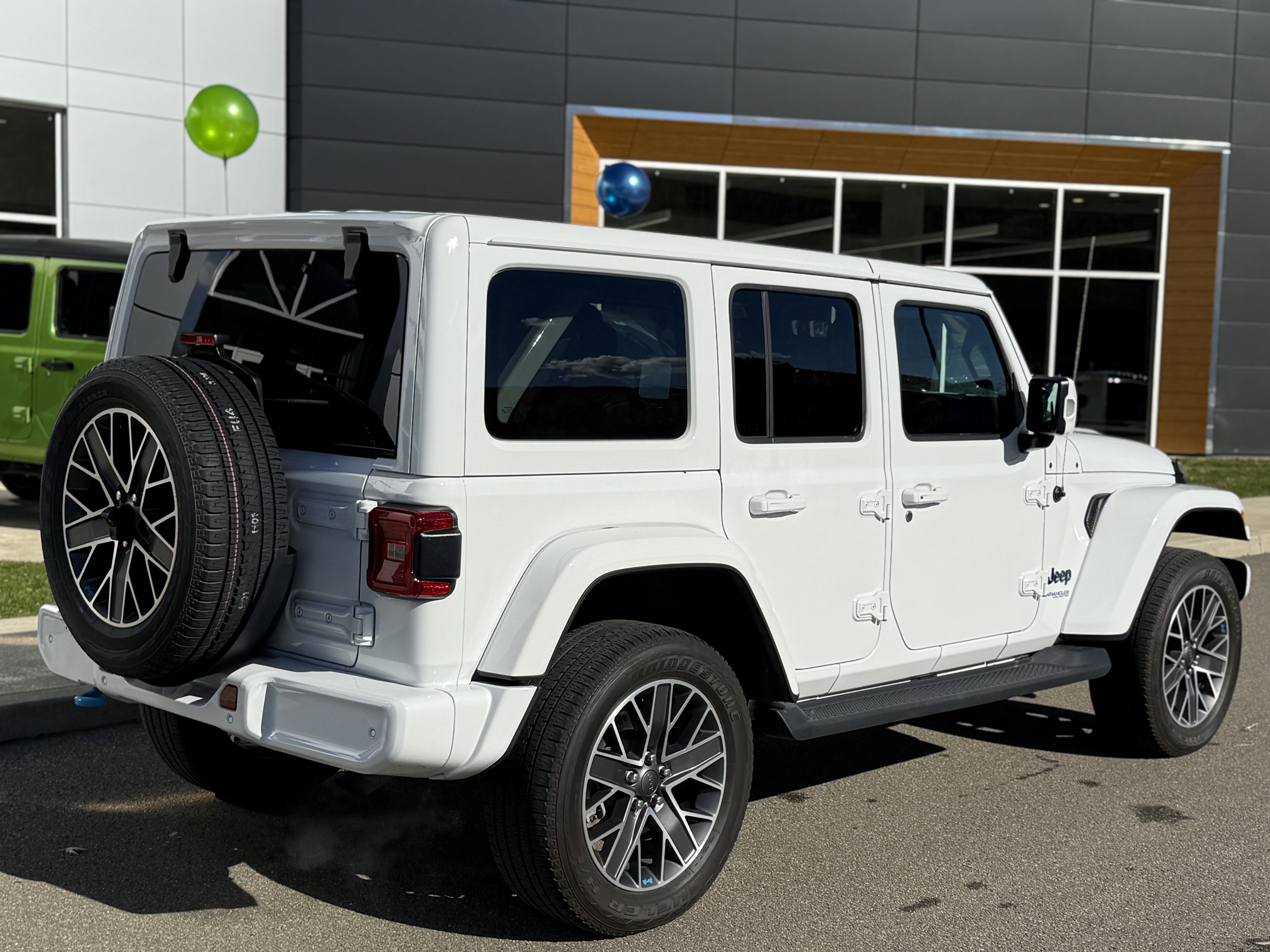 Used 2022 Jeep Wrangler Unlimited Sahara AWD/4WD image 4