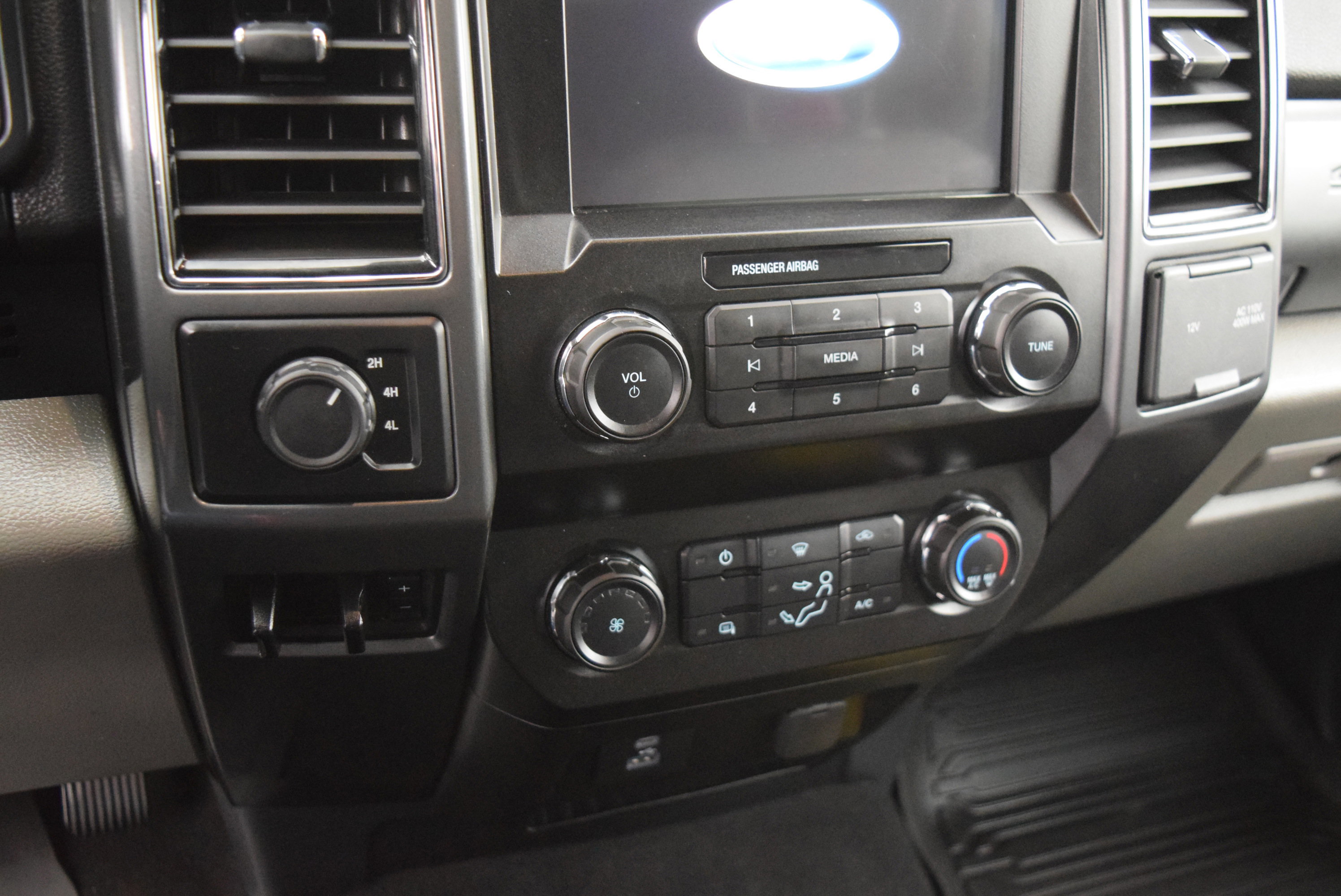 Certified 2022 Ford F450 XLT w/ Snow Plow Prep Package image 13