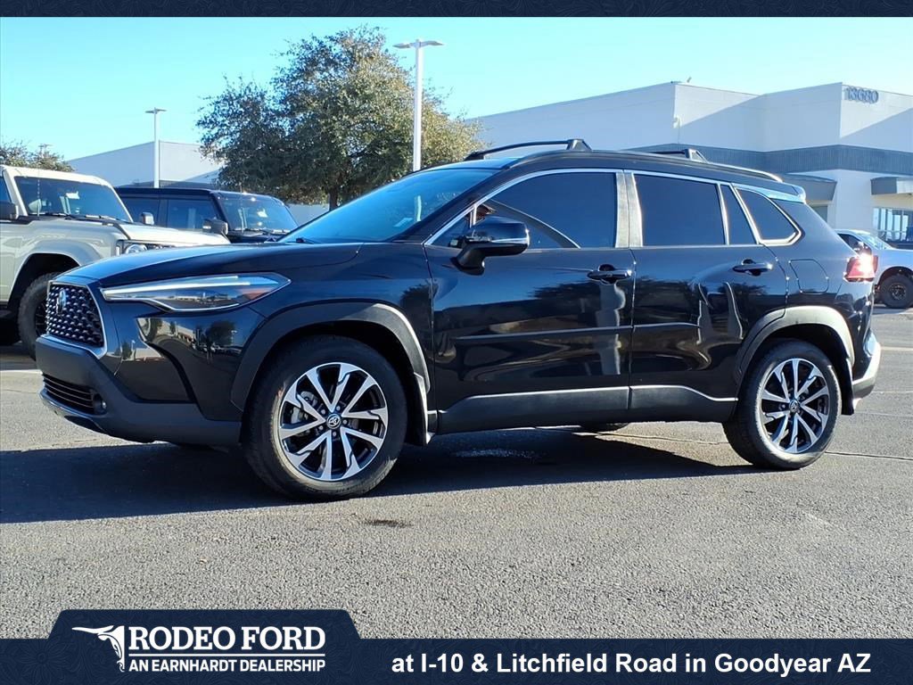 Used 2023 Toyota Corolla Cross XLE image 6