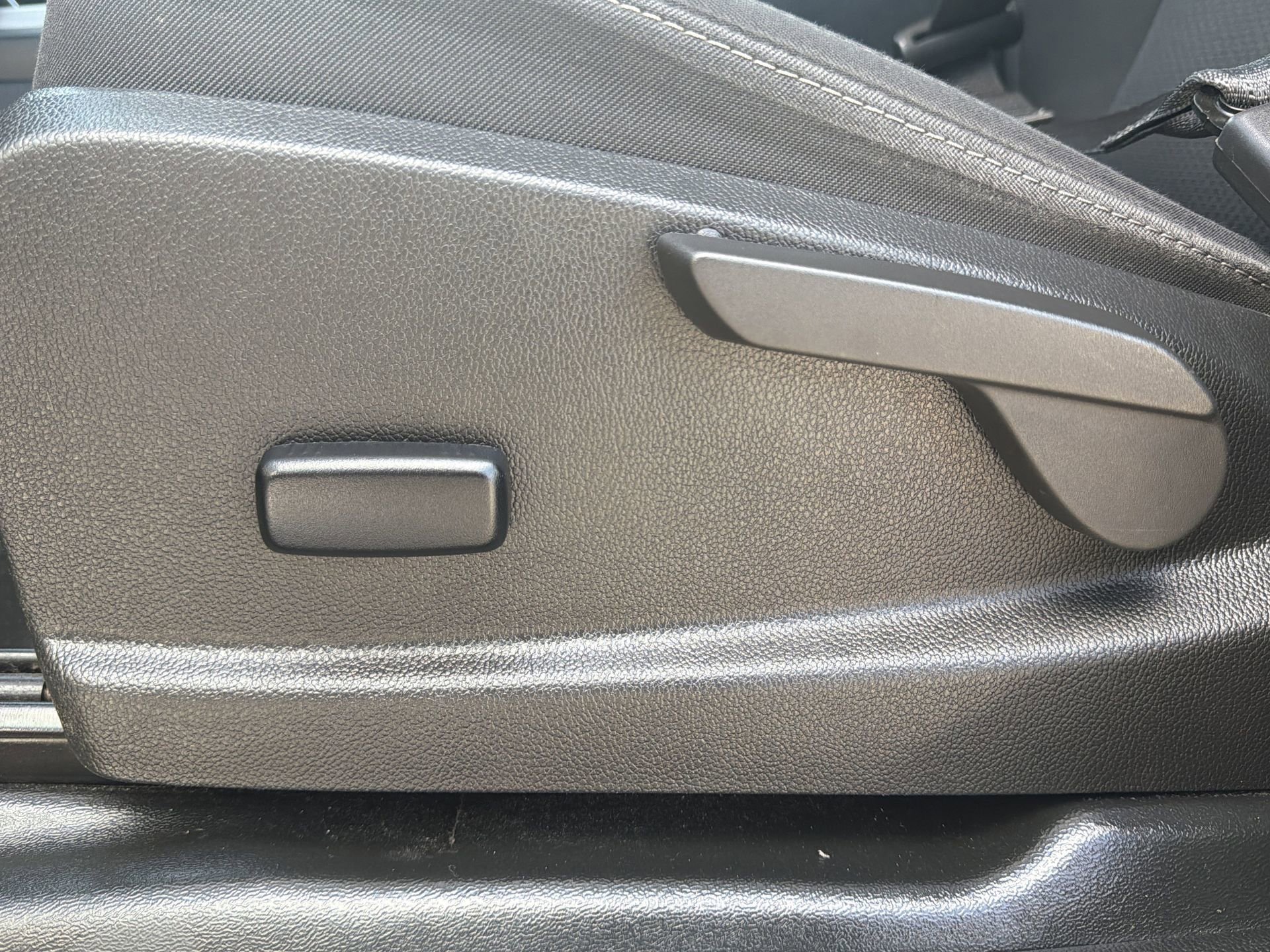 Used 2022 Chevrolet Colorado LT w/ Fleet Safety Package image 23