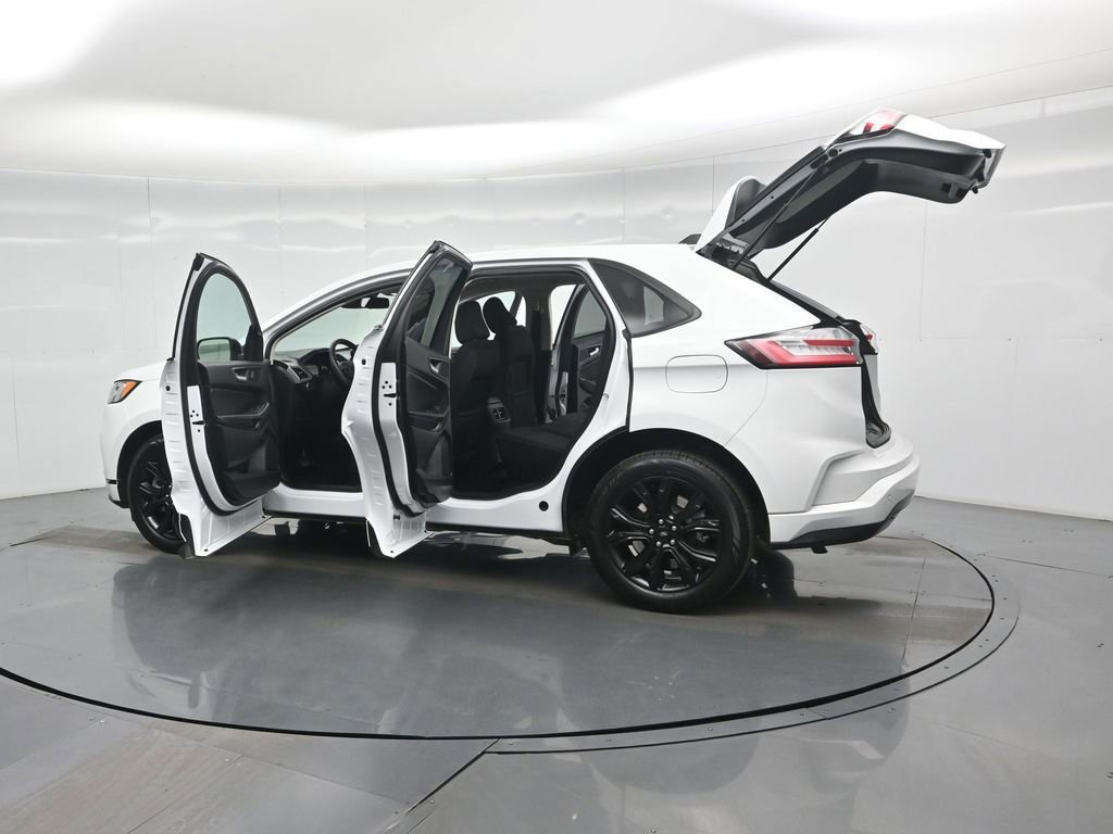 Certified 2023 Ford Edge SE w/ Black Appearance Package image 56