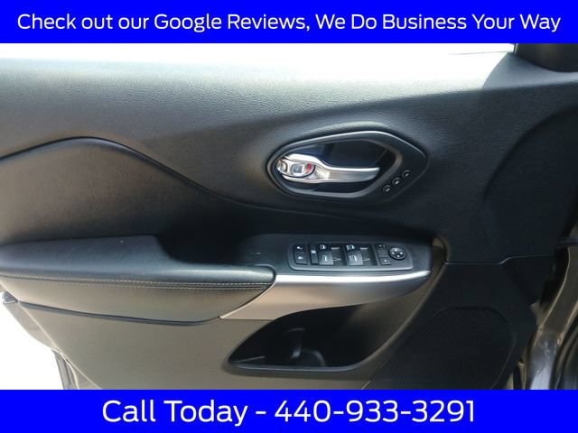 Used 2019 Jeep Cherokee Limited AWD/4WD image 18