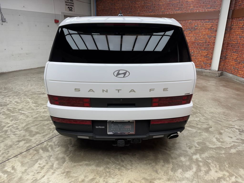 Used 2025 Hyundai Santa Fe SE w/ Tow & Go Package AWD/4WD image 4
