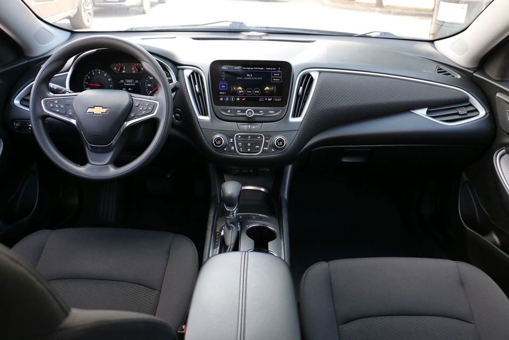 Used 2025 Chevrolet Malibu LT FWD image 25