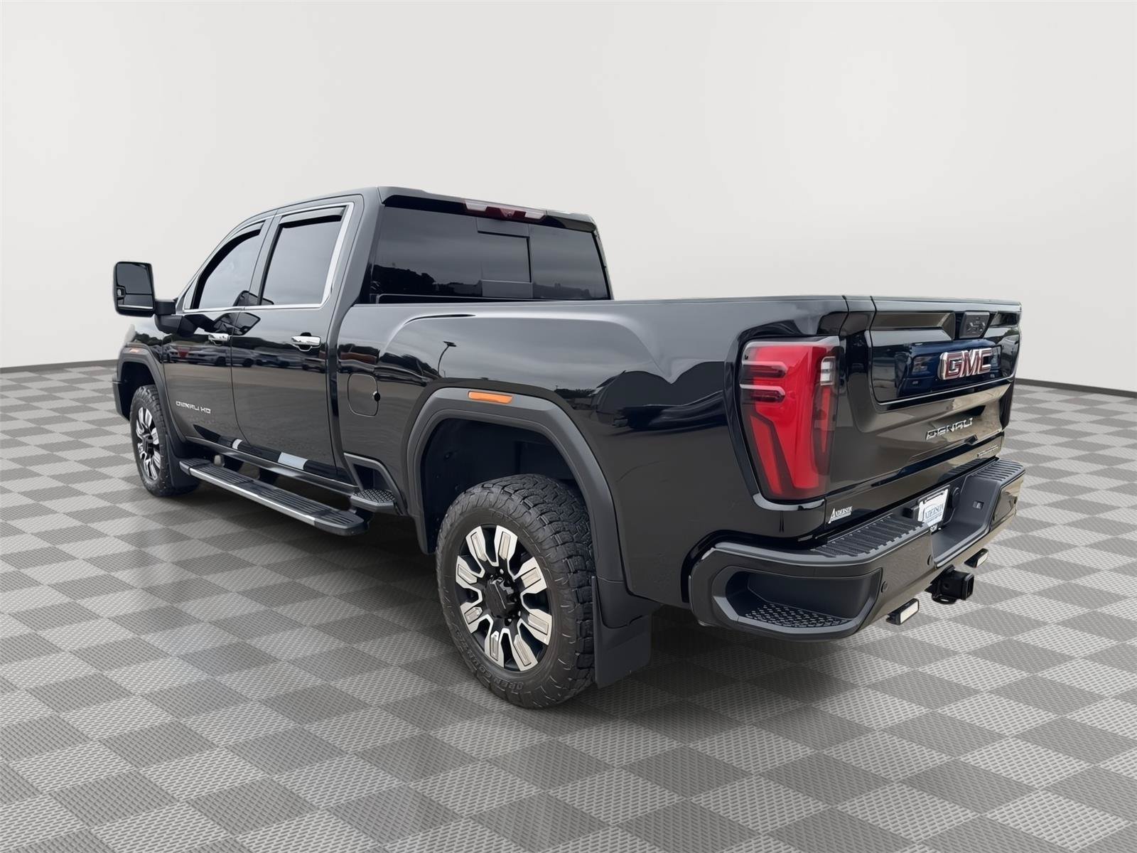 Used 2025 GMC Sierra 2500 Denali w/ Denali Reserve Package AWD/4WD image 8