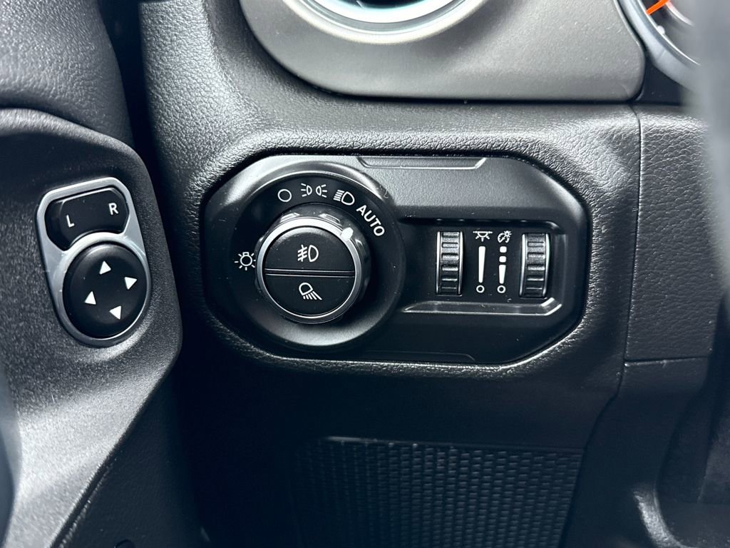 Used 2020 Jeep Gladiator Overland image 25