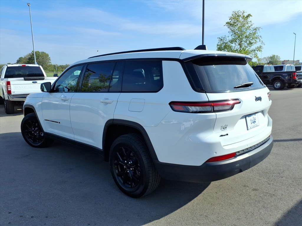 Used 2024 Jeep Grand Cherokee L Altitude image 3