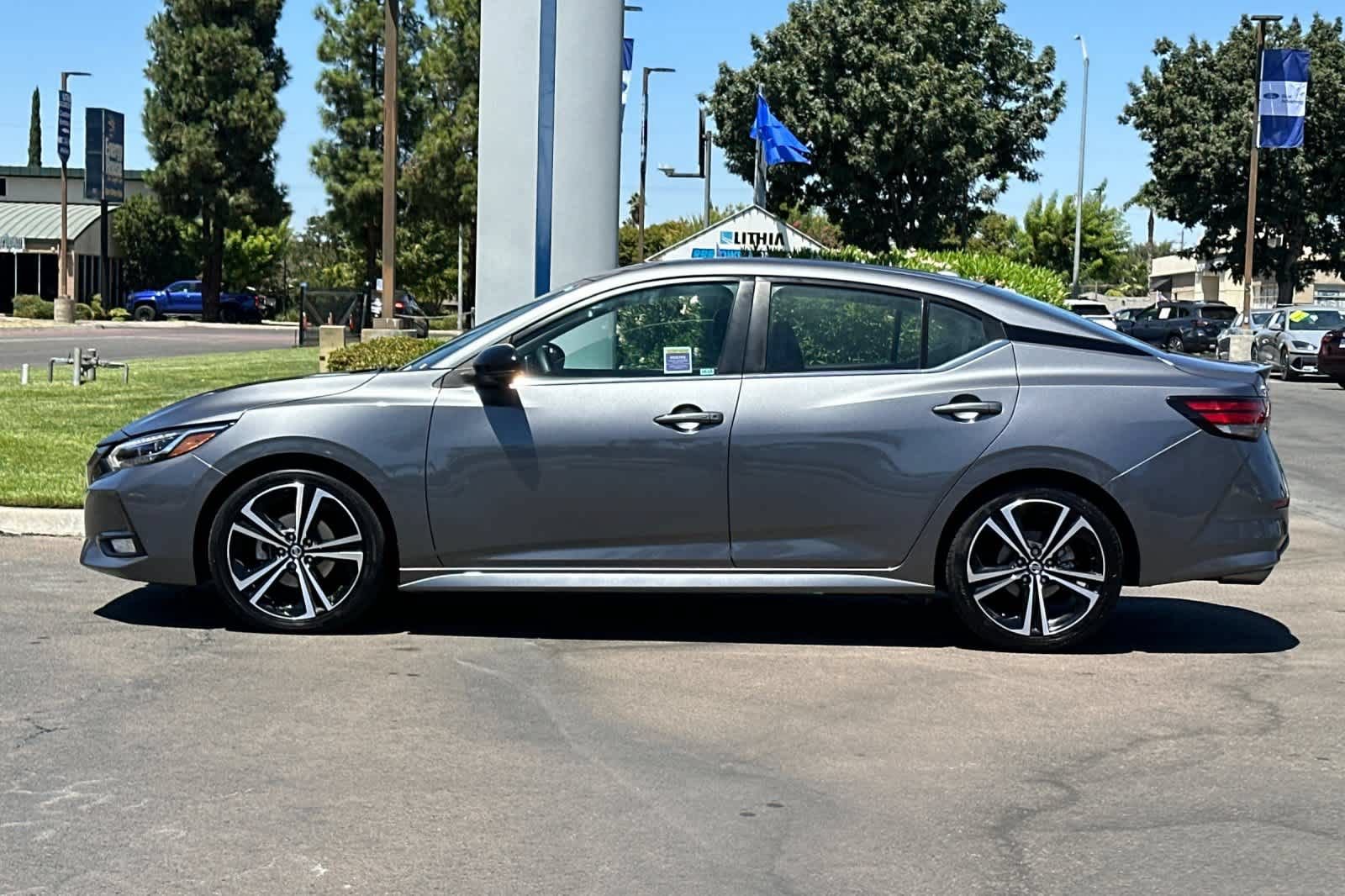 Used 2023 Nissan Sentra SR w/ SR Premium Package FWD image 6