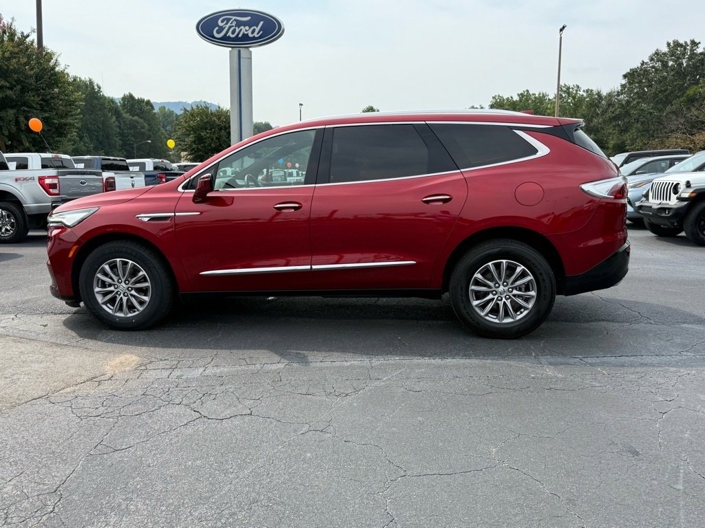 Used 2024 Buick Enclave Premium image 7