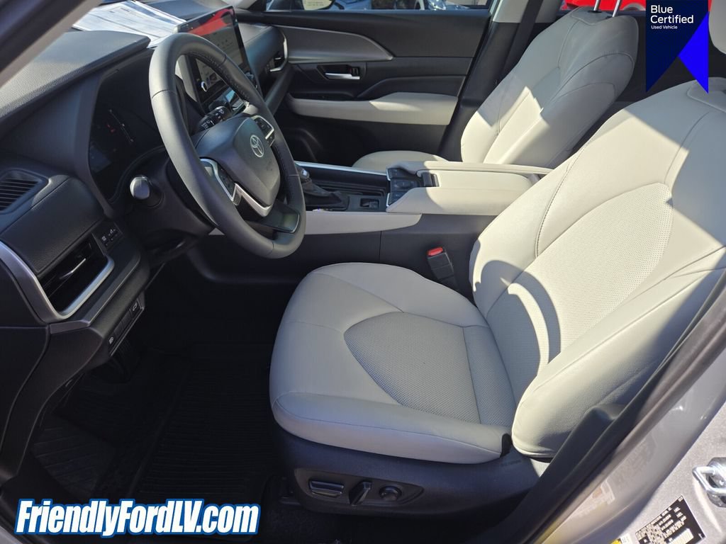 Used 2026 Toyota Grand Highlander AWD image 11
