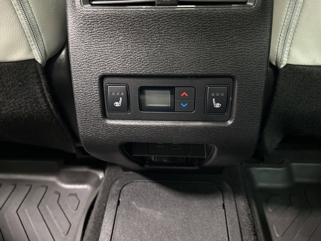 Used 2023 Mitsubishi Outlander 4WD Plug-In Hybrid image 27