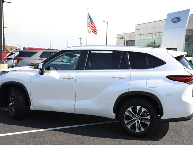 Used 2023 Toyota Highlander XLE FWD image 18