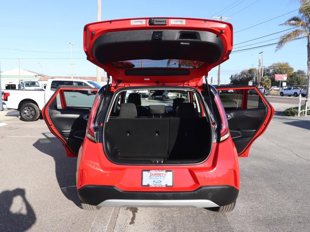Used 2025 Kia Soul LX w/ LX Technology Package image 14