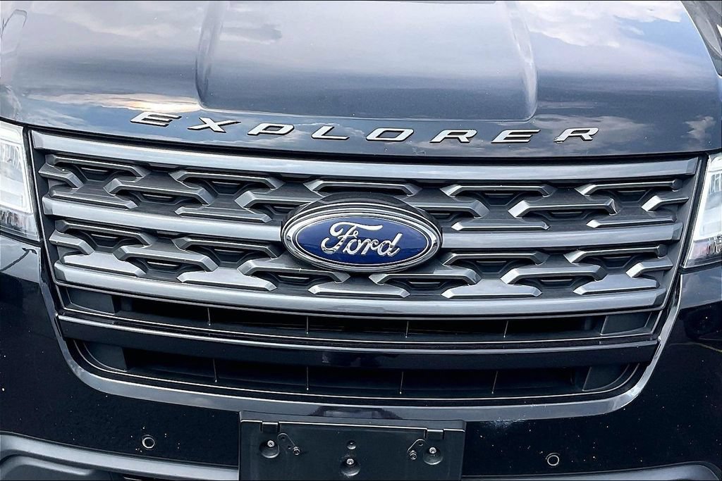 Certified 2019 Ford Explorer XLT w/ Equipment Group 202A AWD/4WD image 31