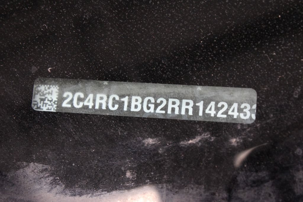 Used 2024 Chrysler Pacifica Touring-L FWD image 38