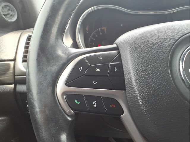 Used 2019 Jeep Grand Cherokee Laredo w/ Security & Convenience Group AWD/4WD image 14