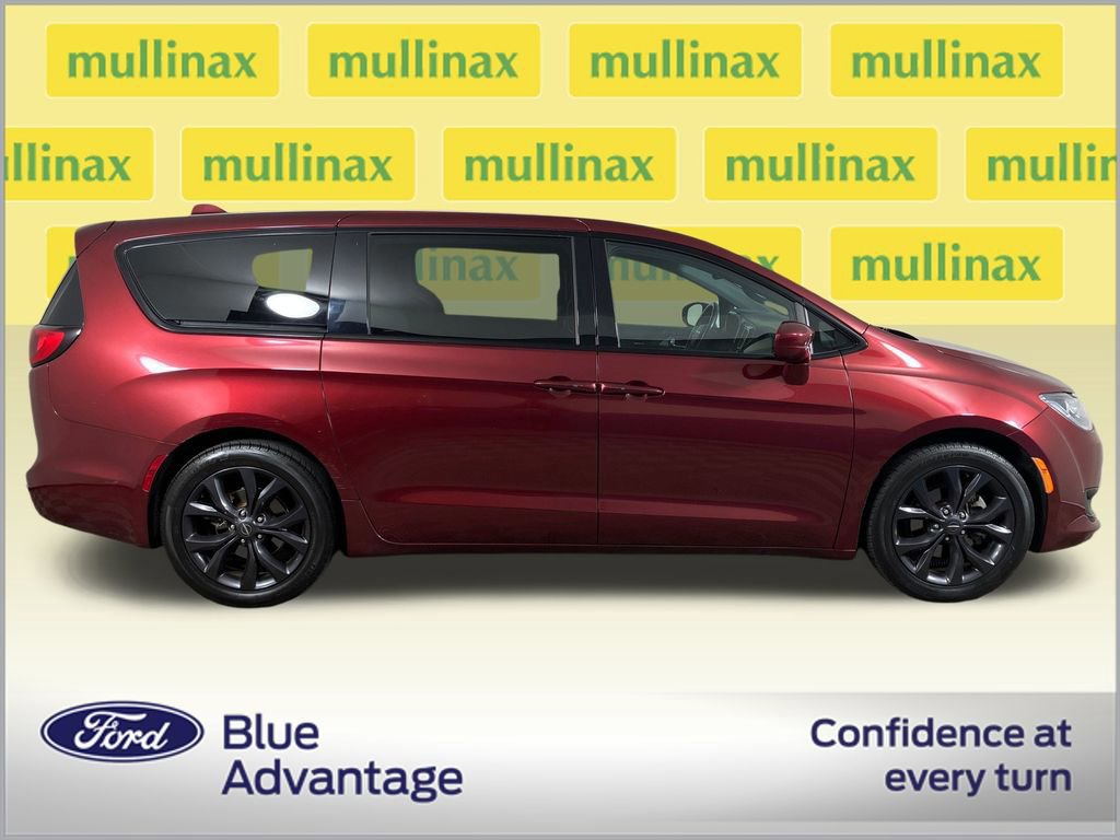 Used 2020 Chrysler Pacifica Touring w/ S Appearance Package image 6