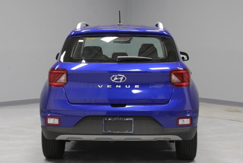Used 2024 Hyundai Venue SEL FWD image 7