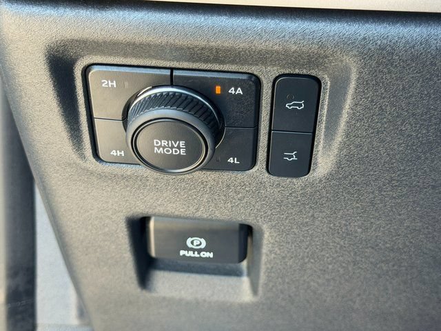 Certified 2025 Ford Expedition Active AWD/4WD image 23