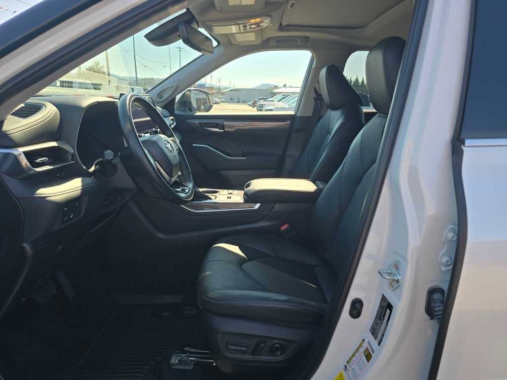 Used 2023 Toyota Highlander Limited AWD/4WD image 9