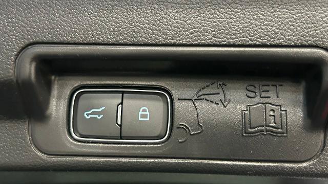 Certified 2022 Ford Explorer XLT w/ Equipment Group 202A AWD/4WD image 32