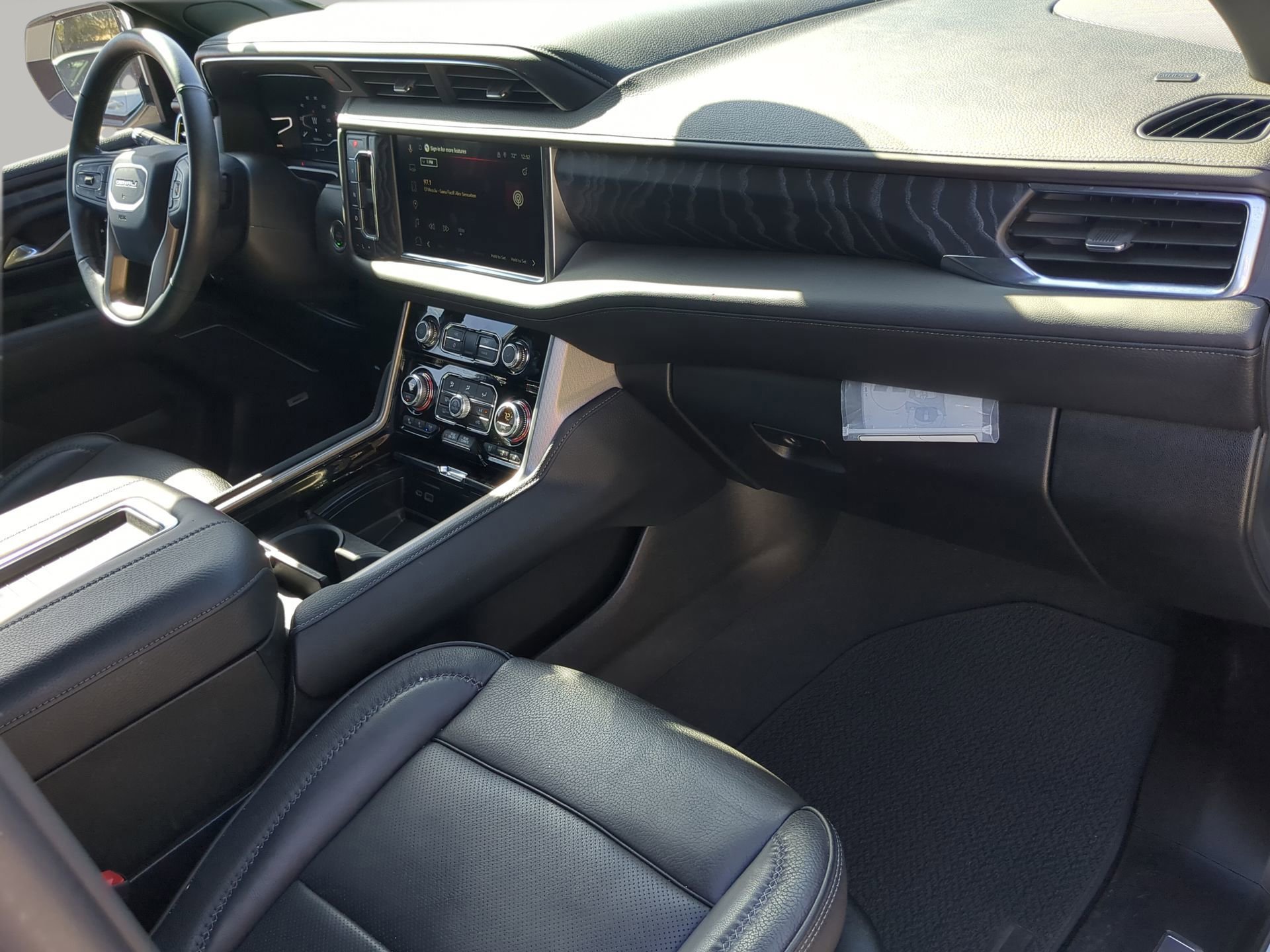 Used 2024 GMC Yukon XL Denali image 41