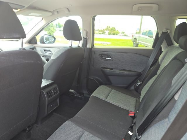 Used 2023 Nissan Rogue SV FWD image 8