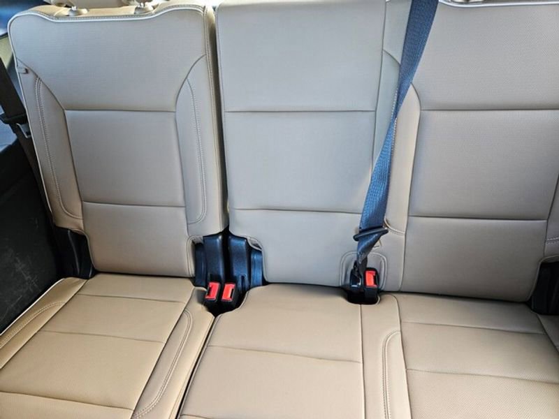 Used 2021 Chevrolet Tahoe Premier w/ Premium Package image 12