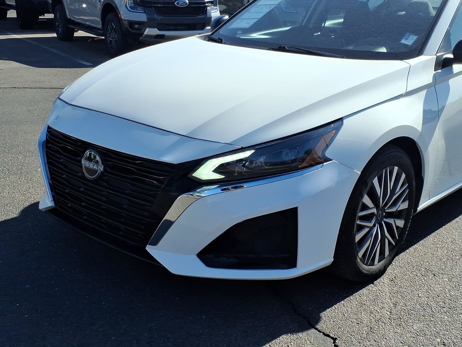 Used 2025 Nissan Altima 2.5 SV FWD image 8
