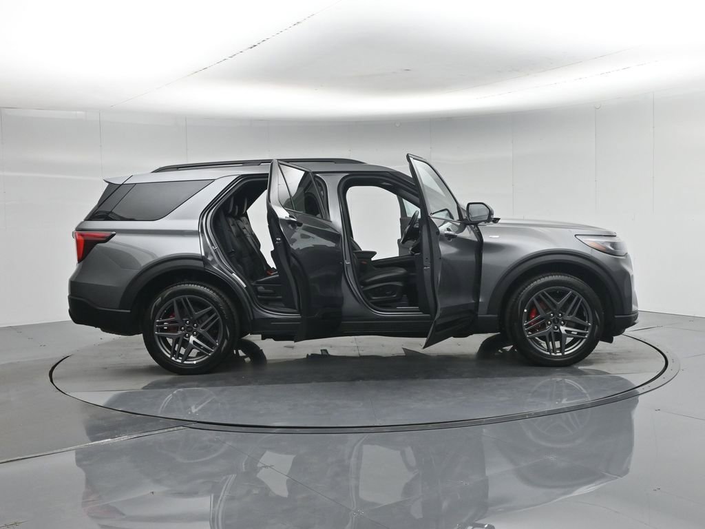 Certified 2025 Ford Explorer ST-Line w/ ST-Line Street Pack AWD/4WD image 5