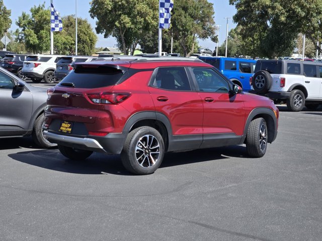 Used 2025 Chevrolet TrailBlazer LT AWD/4WD image 4