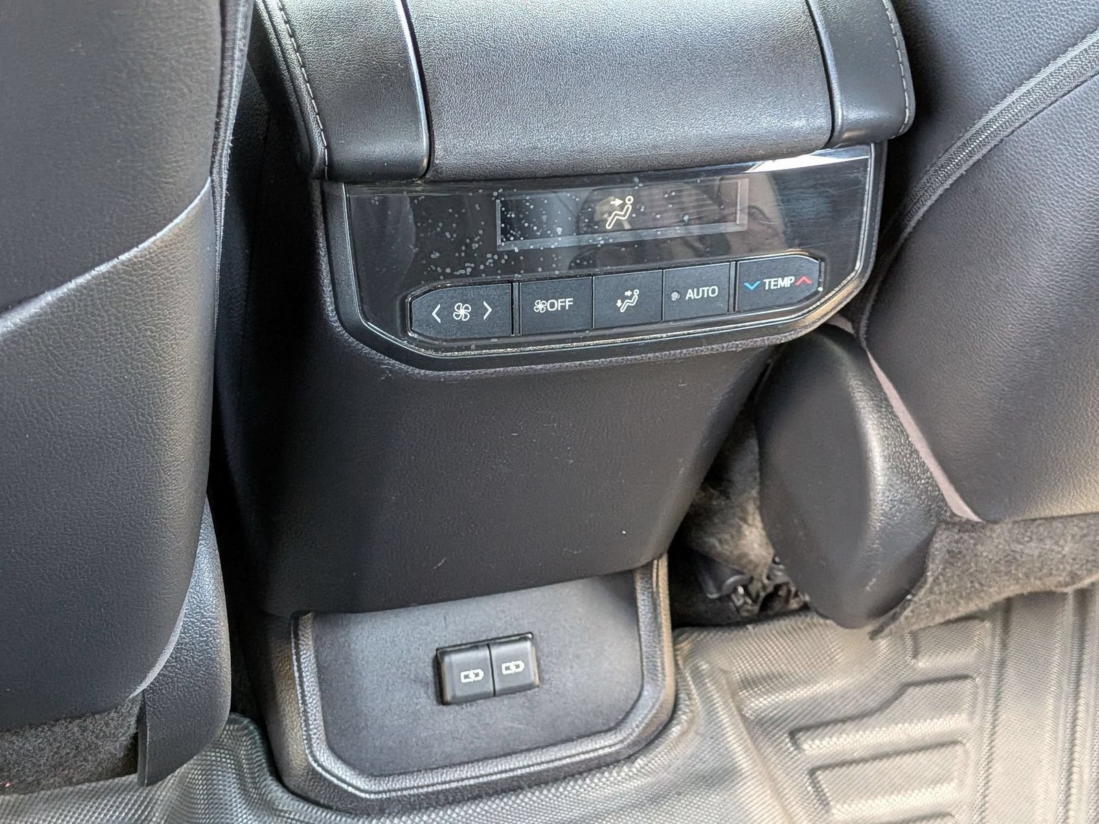 Used 2023 Toyota Highlander XSE FWD image 25