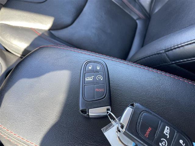 Used 2019 Jeep Cherokee Trailhawk AWD/4WD image 40