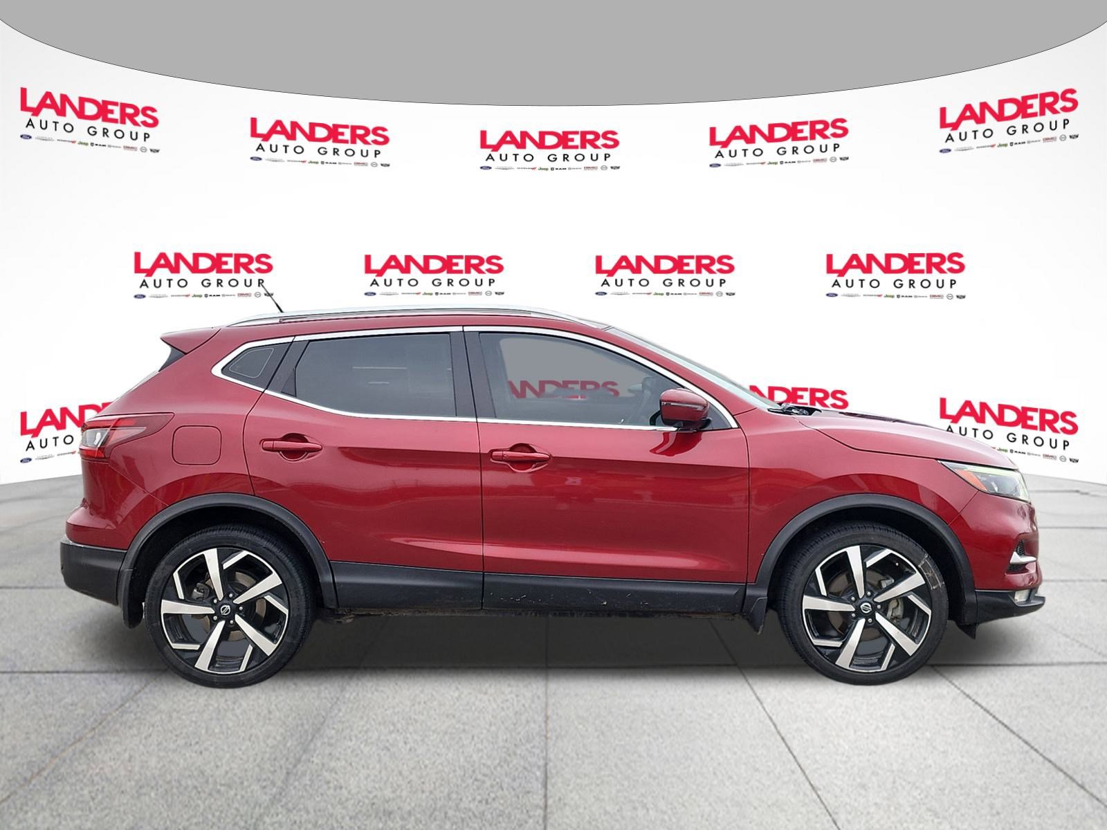 Used 2022 Nissan Rogue Sport SL w/ Premium Package image 2