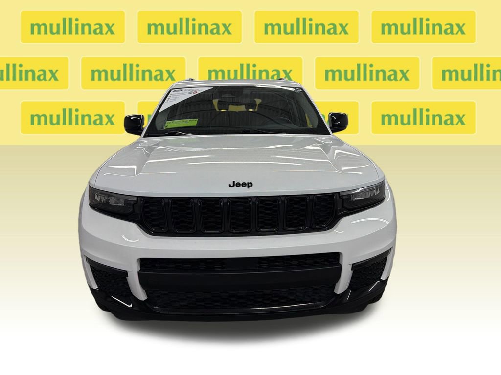 Used 2022 Jeep Grand Cherokee L Limited w/ Black Appearance Package AWD/4WD image 15