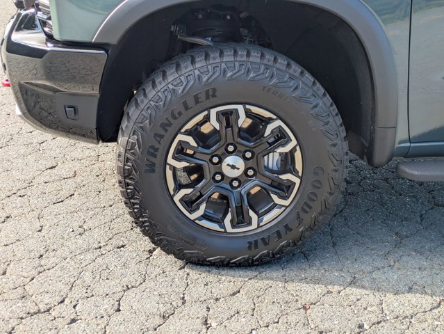 Used 2025 Chevrolet Silverado 1500 ZR2 w/ Technology Package image 11