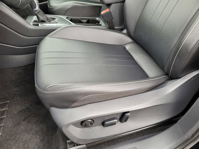 Used 2022 Volkswagen Tiguan SE image 17