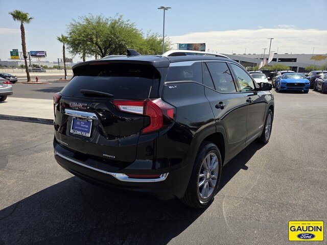 Used 2024 GMC Terrain SLT AWD/4WD image 7