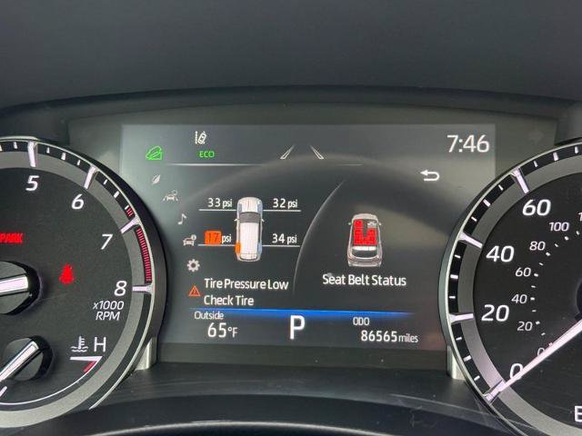 Used 2022 Toyota Highlander XLE AWD/4WD image 23