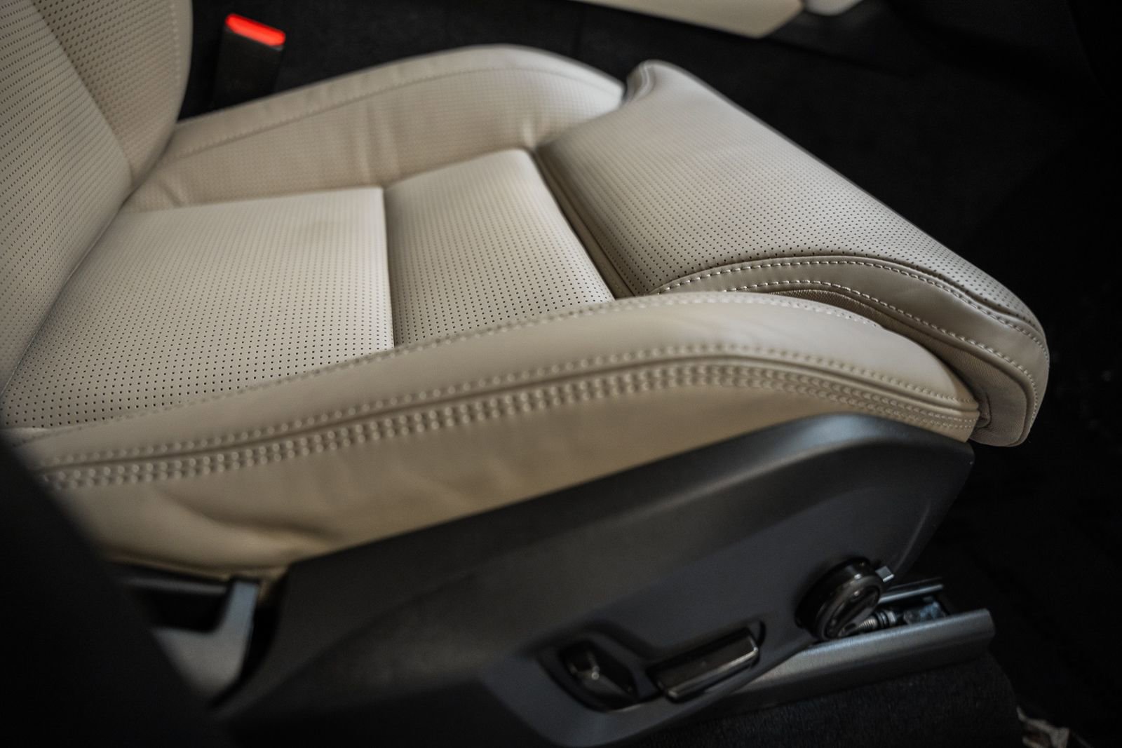 Used 2025 Volvo XC90 T8 Ultra w/ Protection Package Premier image 41