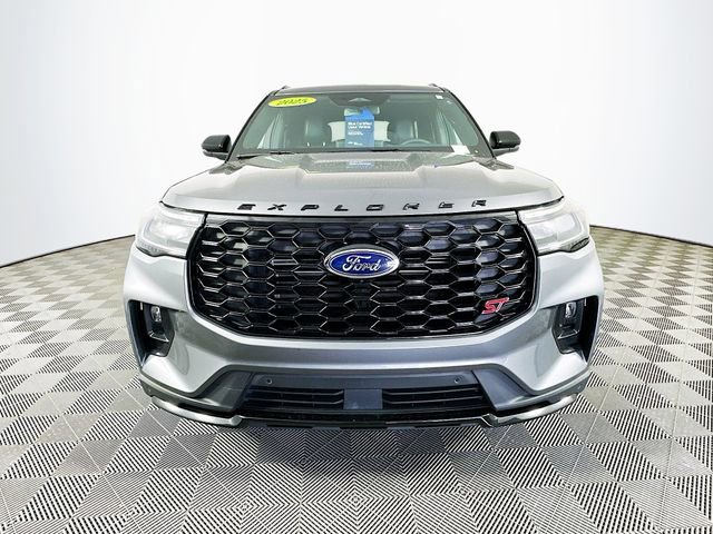 Certified 2025 Ford Explorer ST AWD/4WD image 5